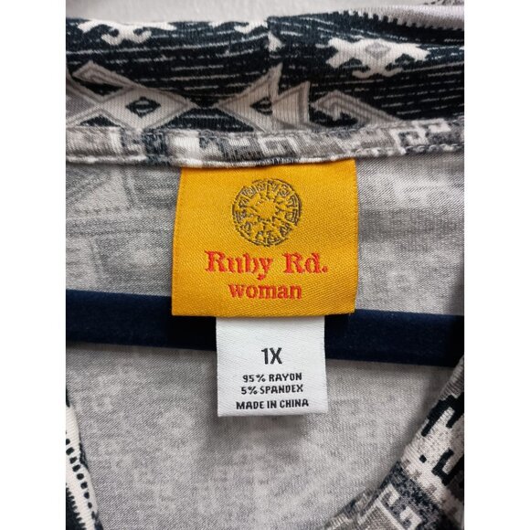 Ruby Rd Womens BOHO Tunic Top Size 1X Gray Aztec Sharkbite Cowl Neck 3/4 Sleeve - Picture 3 of 6